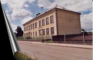 Škola v roce 2004
