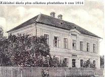Základní škola pře přestavbou v roce 1914